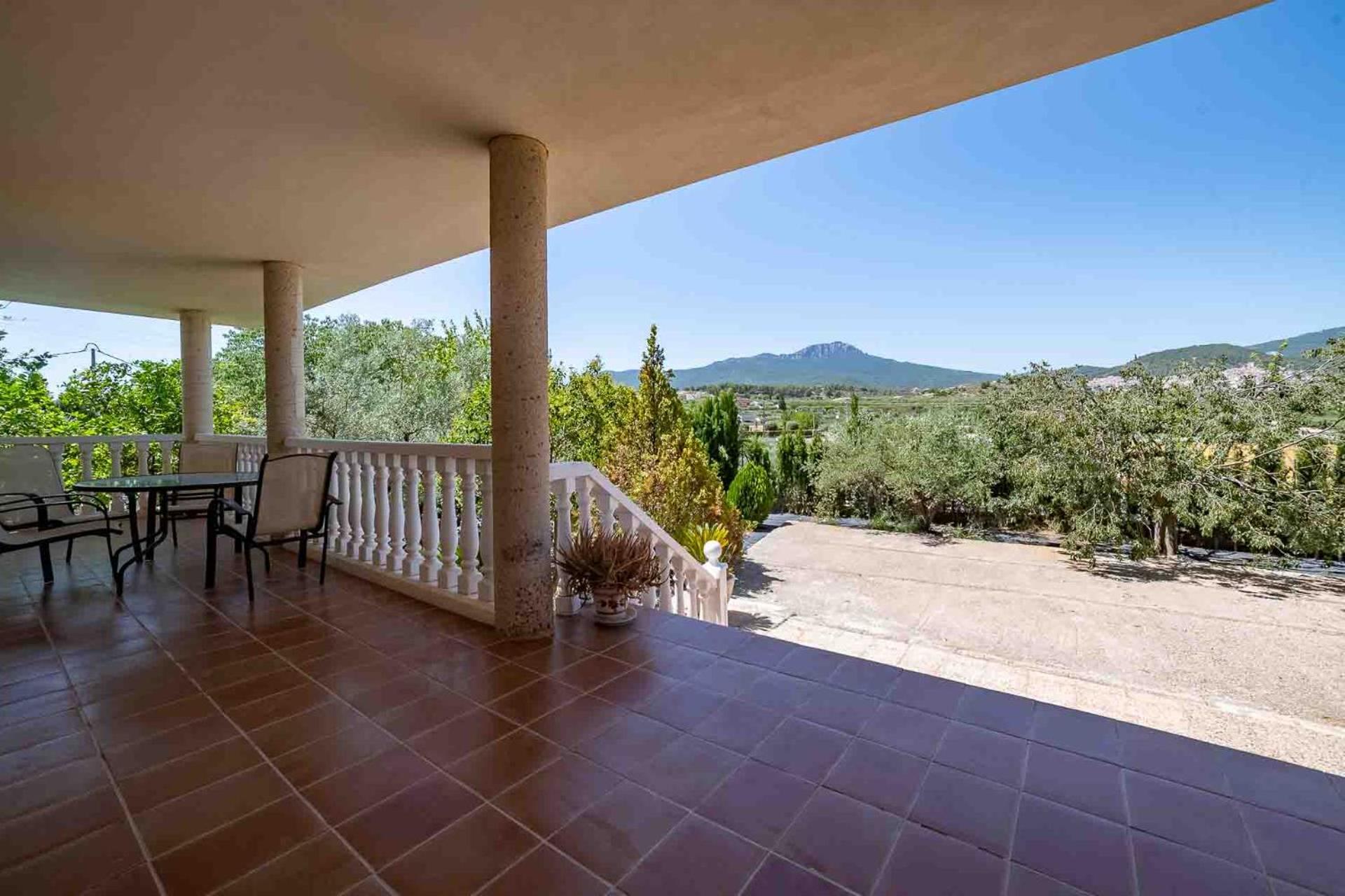 En Con Piscina En De 5000 M2 Country house